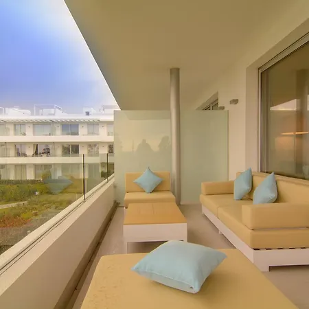 Belaire 4 Bedroom * エステポナ