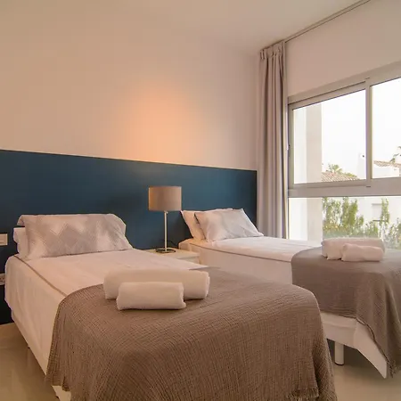 Belaire 4 Bedroom * エステポナ